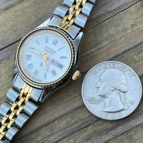 Citizen Quartz Ladies Wrist Watch GoldSilver Tone Analog DayDate Calendar Watc - Picture 10 of 12